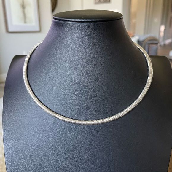 Liz Claiborne Silver Tone Collar Necklace 5.5” Drop 2” Extender Great Staple - Picture 2 of 5